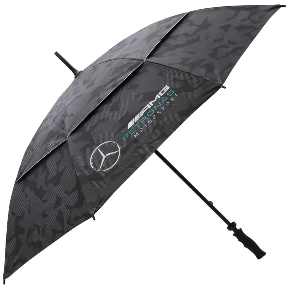 Mercedes AMG Petronas Camo Golf Regenschirm (Ø 130 cm, ergonomisch geformter Griff) für 19,94€ inkl. Versand statt 27,94€