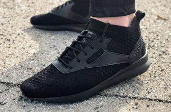 Reebok Zoku Ultk Lux „ALL BLACK“ Herren Schuhe (Größe 40,5 bis 44,5) für 43,94 € inkl. Versand