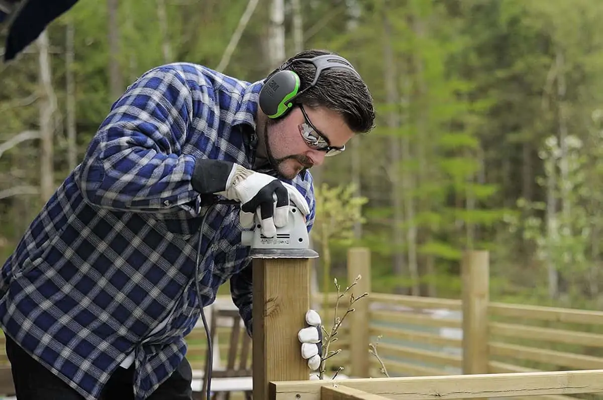 3M Peltor Kapselgehörschutz X1A Kopfbügel SNR 27 dB in schwarz und grün für 13,99€ [Prime] statt 18,98€