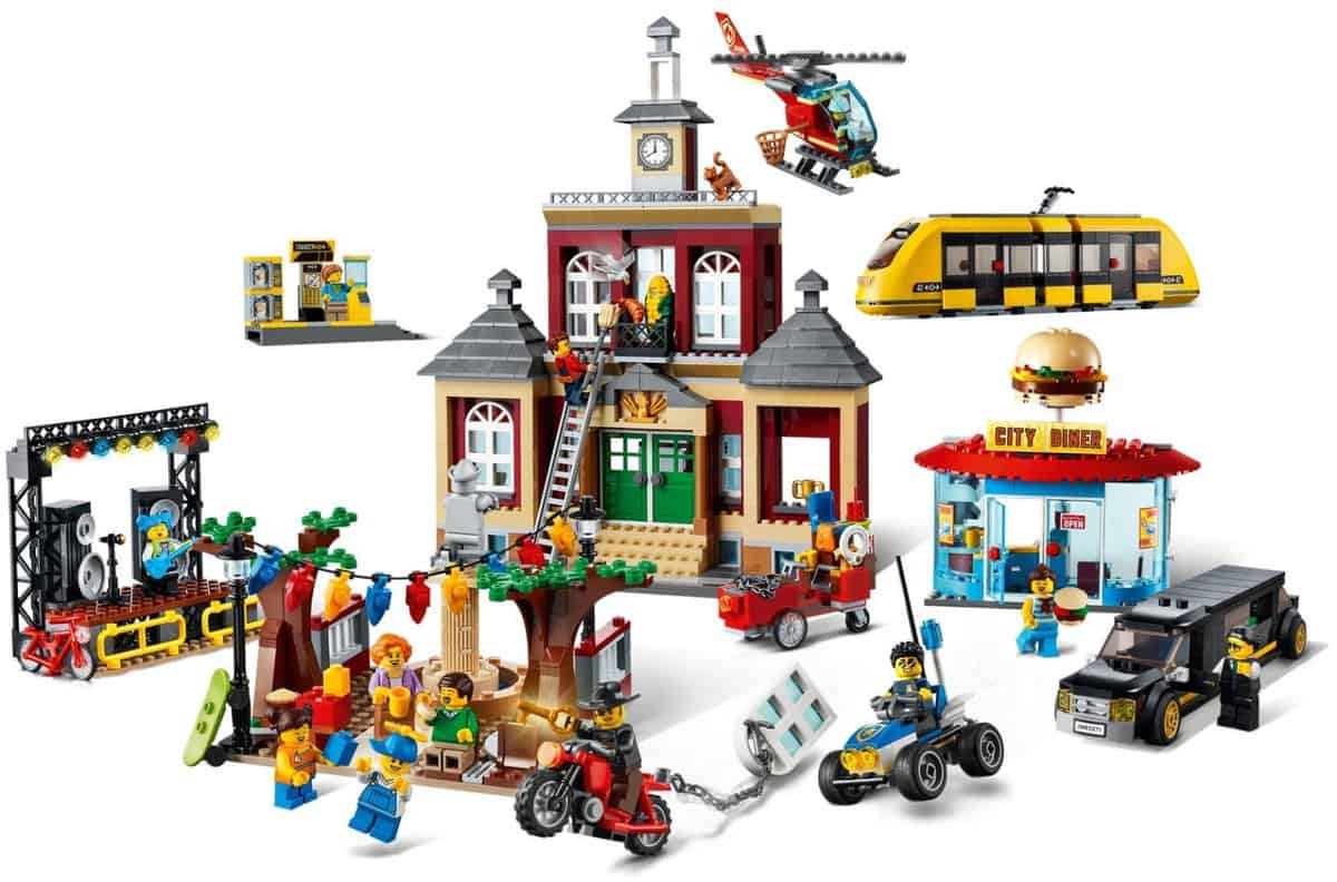 LEGO 60271 City Stadtplatz (Konstruktionsspielzeug, 1517-teilig) für 112,39 € inkl. Versand