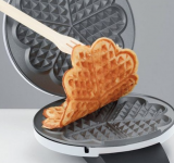 Cloer 1621 Herz-Waffeleisen mit manueller Temperatureinstellung für 18,94 € inkl. Versand