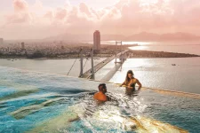 Vietnam: 5* Da Nang Golden Bay, mit 24 Karat vergoldetem Infinity-Pool, ab 39 € pro Nacht zu zweit inkl. Frühtück