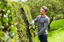 Ryobi ONE+ Hybrid-Heckenschere RHT1850H25HS, inkl. 2,5Ah Akku und Ladegerät – für 99,00 € inkl. Versand statt 171,89 €