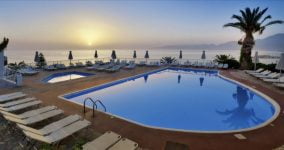 Spätsommer auf Kreta: 6 Tage im 4* Hersonissos Village inkl. Flug, Mit Transfers, Zug zum Flug & All inclusive ab 432,00 € p.P