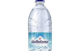 Adelholzener Classic Mineralwasser Packung mit Kohlensäure und natriumarmem Inhalt