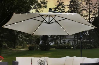 Juskys LED Ampelschirm Brazil (mit LED, Kurbel & Standfuß 3,5 m) für 55,24 € inkl. Versand (statt 79,99 €)