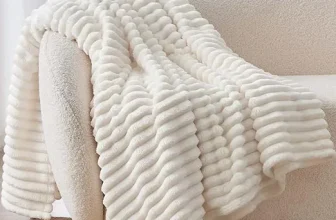 BEDELITE Kuscheldecke Flauschig Decke Klein (125x150) für 8,49 € inkl. Prime-Versand (statt 13,99 €)