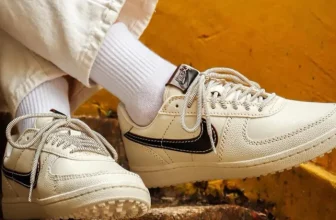 Nike Field General IH7331-020 (Gr. 38,5 bis 47,5) ab 76,99 € inkl. Versand (Nike Member) (statt 105,00 €)