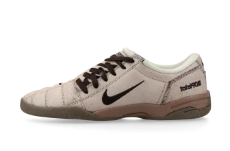 Nike Total 90 Prm Pearl White IH2090-200 (Gr. 41 bis 47) für 70,13 € inkl. Versand (statt 109,99 €)