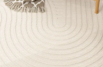 In- und Outdoor-Teppich Bruna in verschiedenen Farben und Größen.