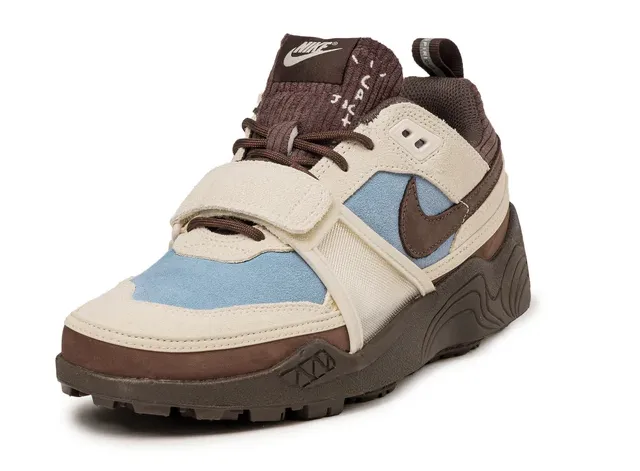 Schnäppchen, Deals und Rabattcodes des Tages - Nike x Travis Scott Zoom Field Jaxx Sneaker