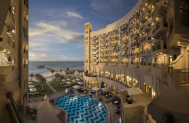 Dubai Frühbucher: 5* Strandhotel 🌴🌊 Bahi Ajman Palace Hotel mit All Inclusive, Zug zum Flug, Flügen & Transfer ab 598€ p.P
