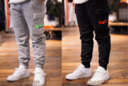 NIKE Herren Sporthose CRGO PRNT PK SWOOSH in Schwarz oder Grau je 25,90€ inkl. Versand (statt 50€)