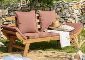 Mediterrane Gartenbank aus massivem Akazienholz mit Sitzkissen für 169,25€ inkl. Versand