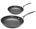 Le Creuset Alu-Pfannen Set 2-tlg. (Ø 20 cm & Ø 26 cm) für 129,00 € inkl. Versand (VG: 205,00 €)