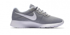 Nike Tanjun Damen Sneaker (Gr. 35 bis 43) – für 29,99 € inkl. Versand statt 43,90 €