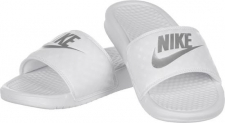 Nike Sportswear Slipper ‘Benassi Just Do It’ in weiß – für 14,94€ inkl. Versand statt 20,74€